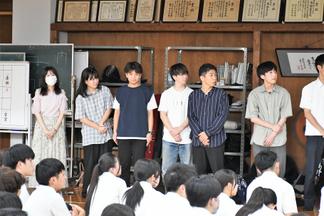 講師を務めた学生たち