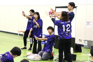 正しい胸骨圧迫の方法をレクチャー