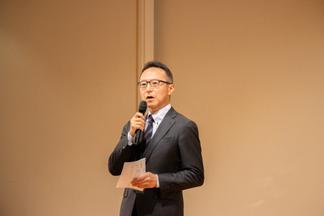 開会の挨拶をする先端癌治療研究センター古賀 浩徳所長