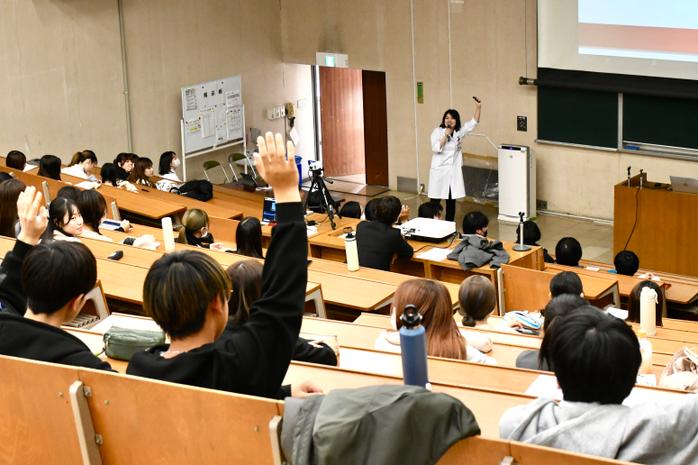 医学部医療検査学科特別講義「臨床検査技師が創る未来の医療、活躍シーンを教えて!」が開催されました