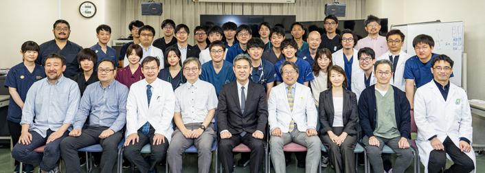 主任教授就任初日の小児科集合写真（2024年4月1日）