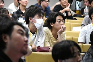 講義を聴く様子