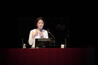 講演する自見氏