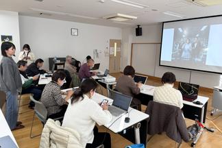 存在しないテレビ番組のシーンを画像生成