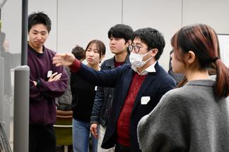 付箋をホワイトボードに貼ってチームでシェア