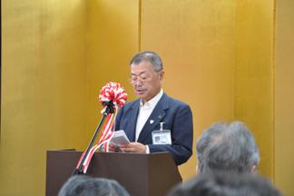 挨拶する永田理事長