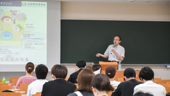 法学部で公正取引委員会の出前授業