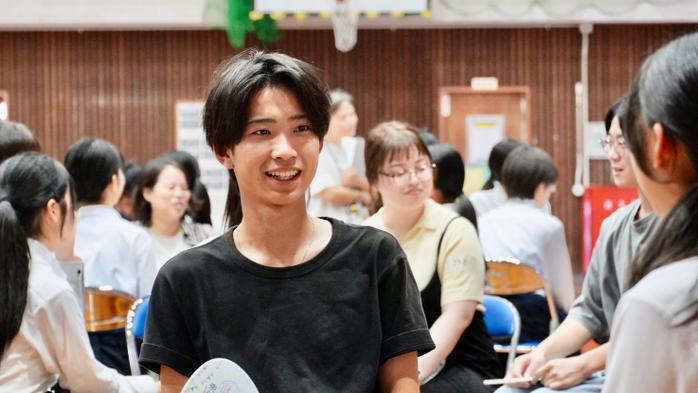 中学生と地域の大人が本音で語り合う「しゃべり場2026 in 櫛原中」で経済学部生が対話を通じたアイデアづくりをサポート