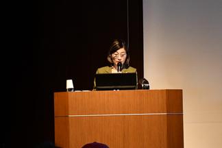 講演する八木朝子准教授