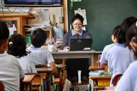 留学生3名が西国分小学校を訪問　中国の文化や学校生活を紹介