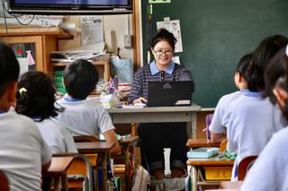 留学生3名が西国分小学校を訪問　中国の文化や学校生活を紹介