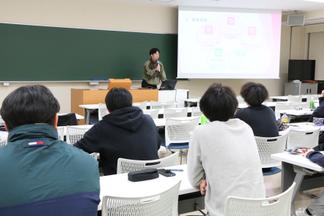 インターンシップの内容について報告