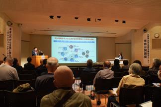 学部産婦人科学講座の西尾 真 准教授による講演の様子