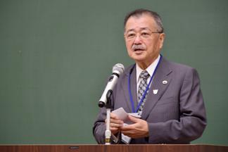 主催者を代表して挨拶する永田理事長