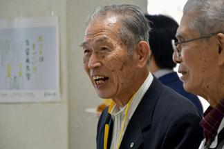 懐かしい仲間との再会に笑顔