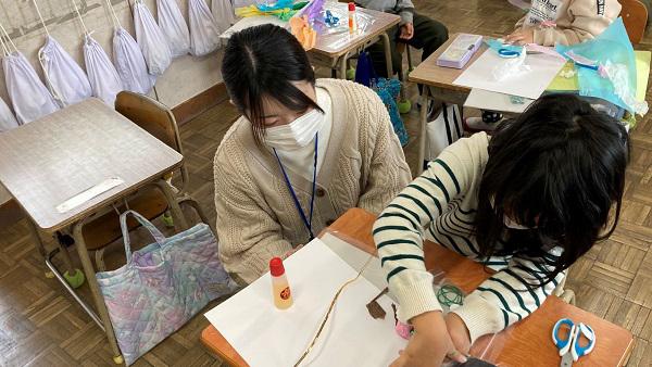 久留米市の小学校へ日本語教育学課程の学生を派遣