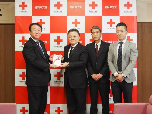 左から日本赤十字社の松本事務局長、有馬常務理事、相園常務理事、井上執行委員長