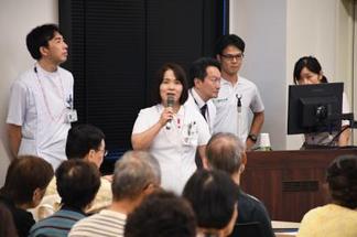 医療センター保健室について説明する原﨑副看護部長