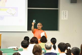 学生が進行役を務めました