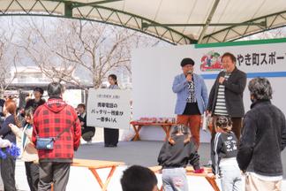 Cチームによる借り物競争では会場の方と一緒に盛り上がりました（このコーナーの司会はよしもと佐賀応援芸人メガモッツが担当）