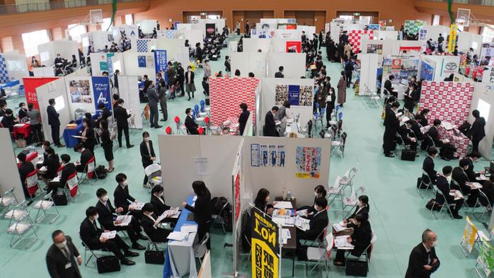 学内合同企業説明会を開催