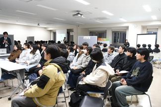 １つの会場で4社の企業説明会を実施