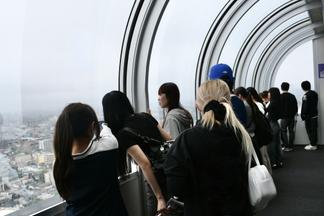 20階の展望デッキから久留米市内を見渡します