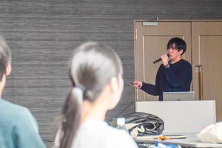 発表する竹之内さん