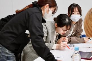 学科の枠を超えた多角的な意見交換
