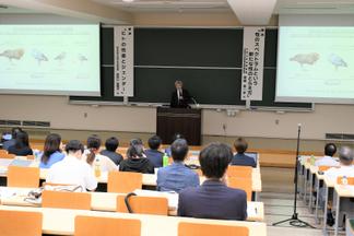 講演中の様子