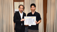 人命救助に貢献した岩切さんが学長賞表彰