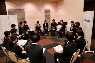 昨年度からスタートした「企業と学生のマル秘交流会」