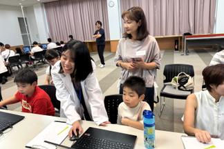 子どもたちのプログラミングをサポート