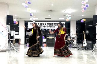 ネパールダンスの披露