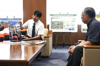 副市長に今回の登山の様子を報告されました