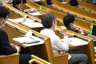 多数の大学院生や教職員が参加