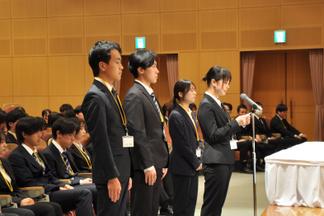 医学科は、各班の代表が追悼の意を述べました