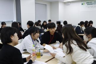 各班で日本韓国が抱える健康問題について意見