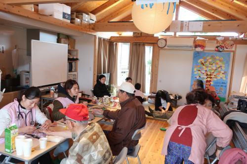 仮設住宅でのボランティアの様子