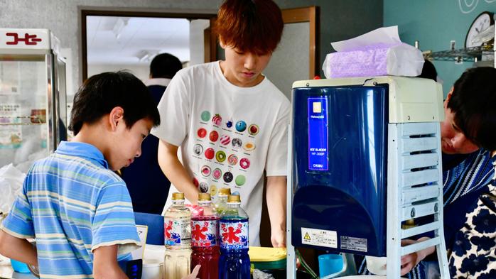 経済学部の学生が親子食堂「じじっか」で支援活動を実施