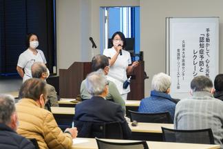 講演する中島氏
