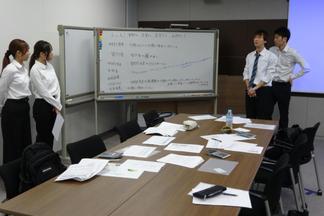 グループごとに、課題研究の成果を発表