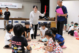 7月に開催された「ちくご恋のくにかるた大会」で主審を務めた髙野さん