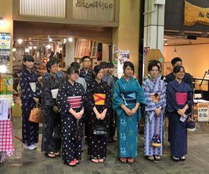 久留米絣で土曜夜市を散策