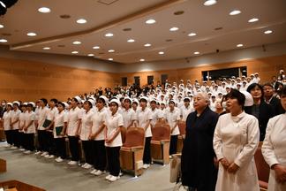 保護者も交え、参加者全員で校歌斉唱
