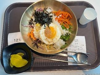 学内の食堂に