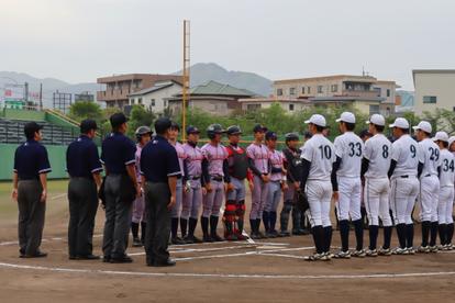 九州六大学野球大会春季リーグで内村直尚学長が始球式
