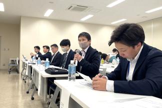 プレゼンごとに講師陣からコメントをいただきました