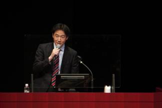 講演する千年教授