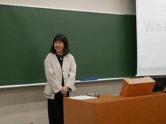 留学生別科長　金 瑢 教授